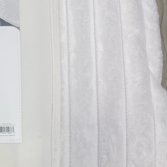 Anbin Hill THREE PIECE FAUX FUR COMFORTER SET - Picture 4 of 4